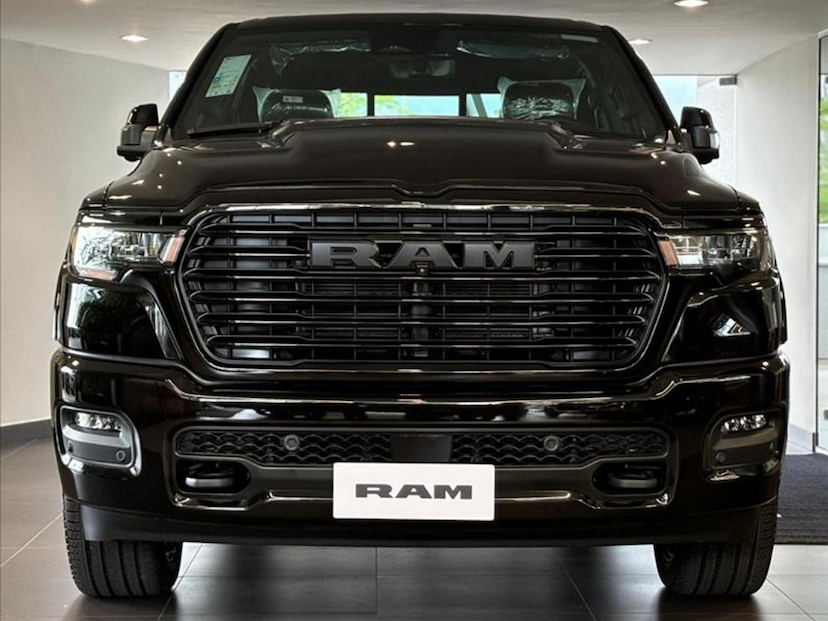 Foto do veículo RAM 1500 3.0 HURRICANE 6 BITURBO GASOLINA LARAMIE CD 4X4 AUTOMÁTICO 2025 0 KM 565.900,00