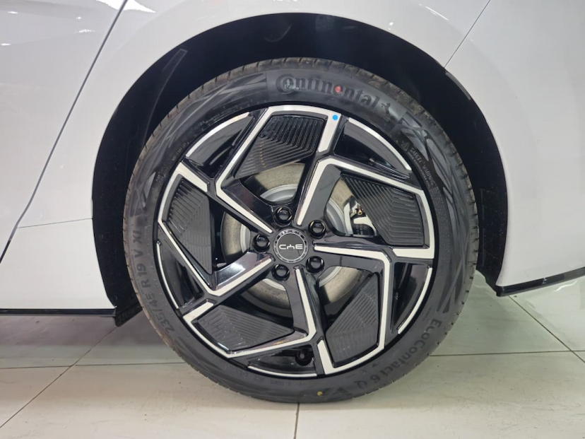 Foto do veículo BYD SEAL 82,5 KW ELÉTRICO AWD 2027 0 KM 273.880,00