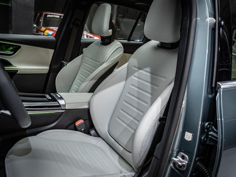 Foto do veículo MERCEDES-BENZ GLC 300 2.0 MHEV AMG LINE 4MATIC 9G-TRONIC 2026 0 KM 495.800,00