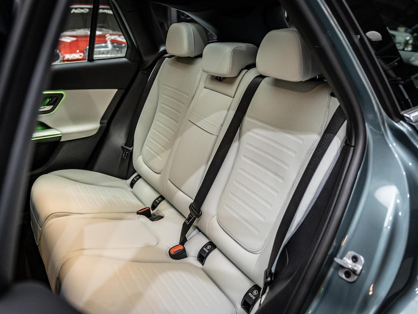 Foto do veículo MERCEDES-BENZ GLC 300 2.0 MHEV AMG LINE 4MATIC 9G-TRONIC 2026 0 KM 495.800,00