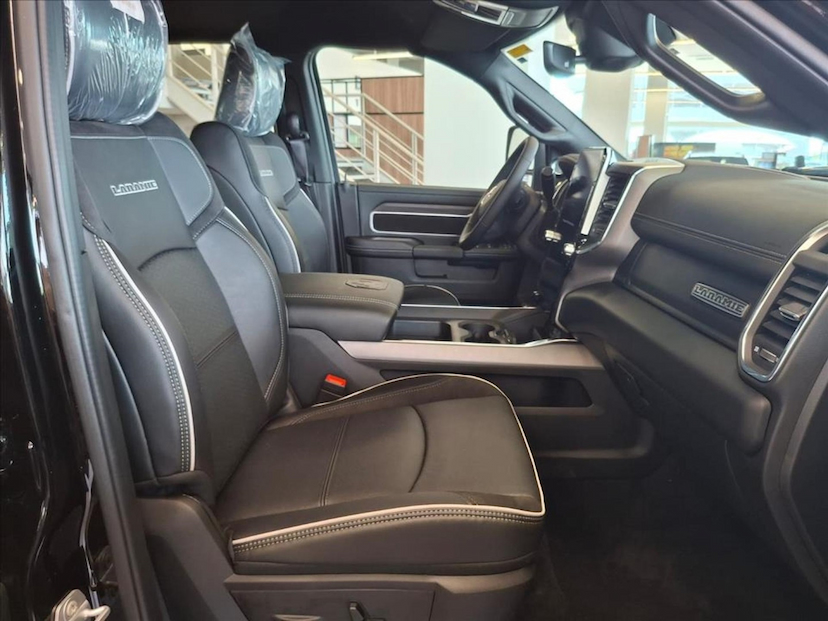 Foto do veículo RAM 3500 6.7 I6 TURBO DIESEL LARAMIE NIGHT EDITION CD 4X4  AUTOMÁTICO 2026 0 KM 531.900,00
