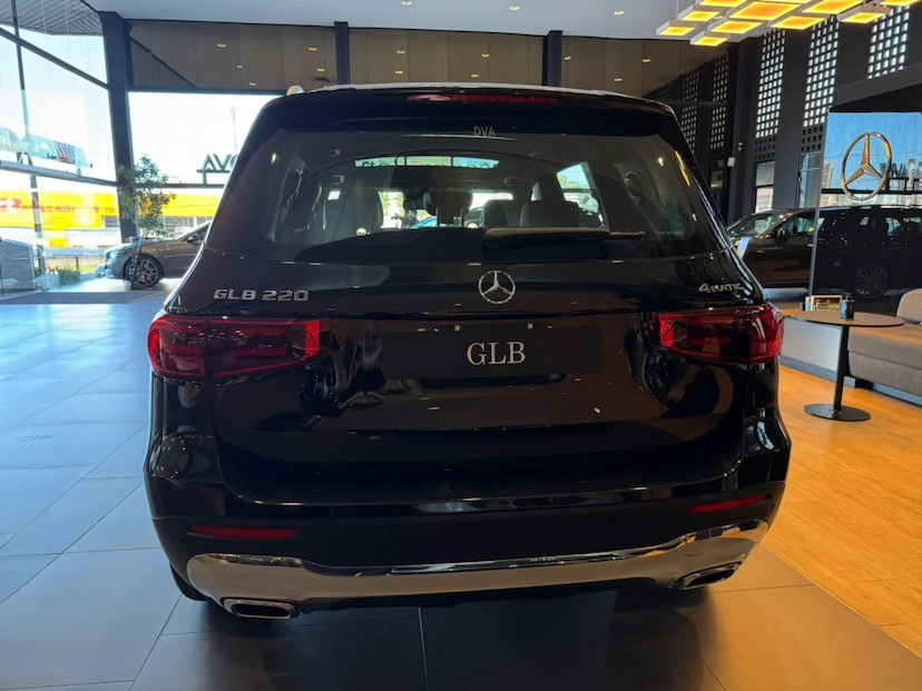 Foto do veículo MERCEDES-BENZ GLB 220 2.0 MHEV PROGRESSIVE 4MATIC 8G-DCT 2026 0 KM R$ 369.900,00
