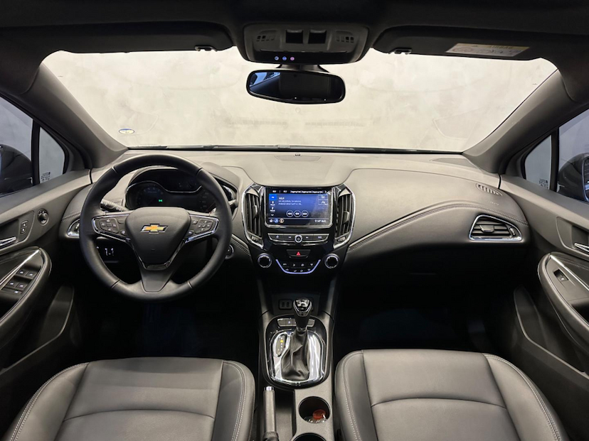 Foto do veículo CHEVROLET CRUZE  SPORT LTZ 1.4 16V TB FLEX 5P AUT. 2022 20.883 KM 119.900,00