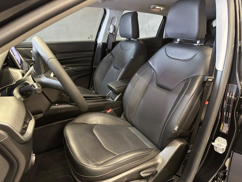 Foto do veículo JEEP COMPASS  LONG. T270 1.3 TB 4X2 FLEX AUT. 2023 8.250 KM 148.900,00