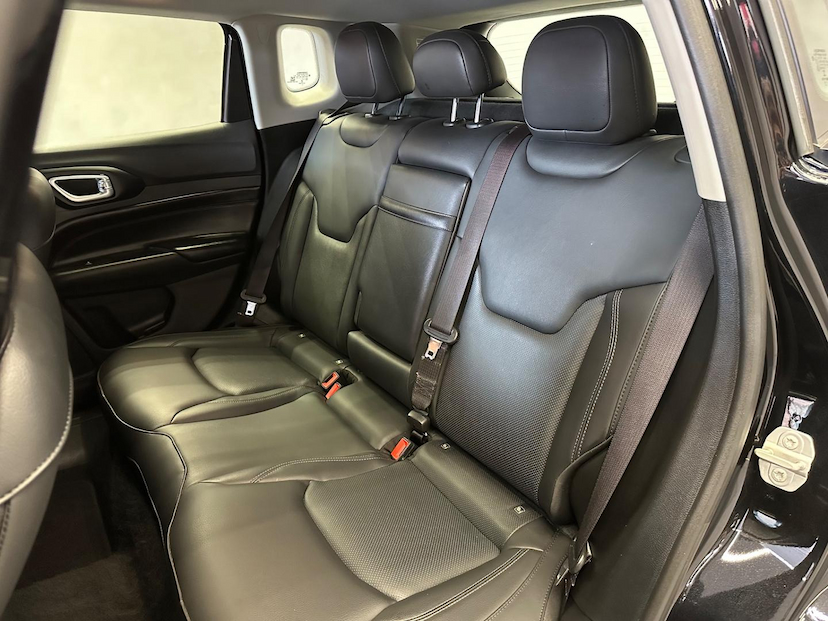 Foto do veículo JEEP COMPASS  LONG TF 2022 46.036 KM 132.900,00
