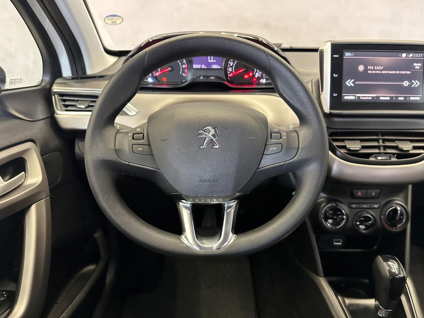 Foto do veículo PEUGEOT 2008  ALLURE EAT6 2023 28.191 KM 84.900,00