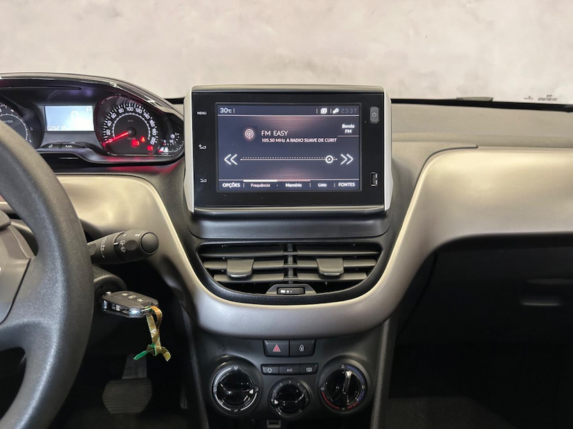 Foto do veículo PEUGEOT 2008  ALLURE EAT6 2023 28.191 KM 84.900,00