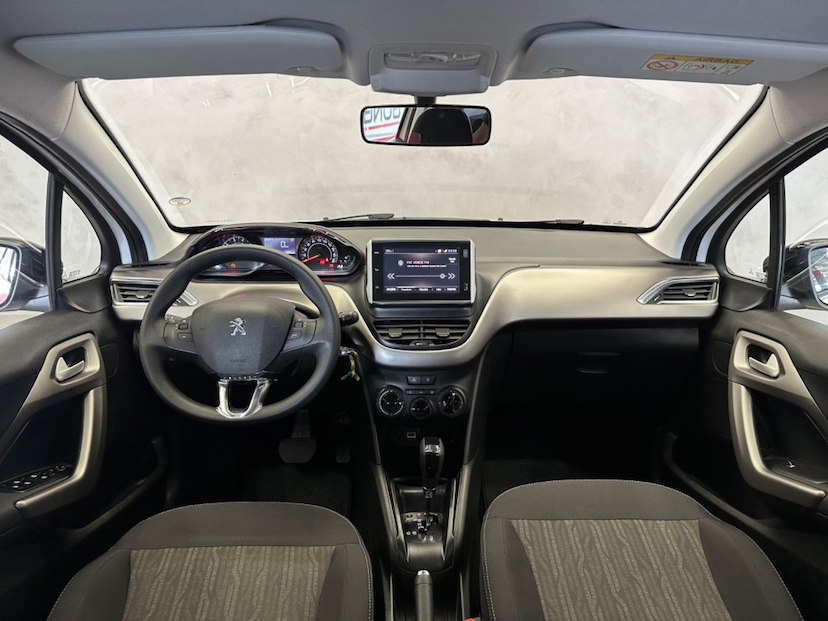 Foto do veículo PEUGEOT 2008  ALLURE EAT6 2023 28.191 KM 84.900,00