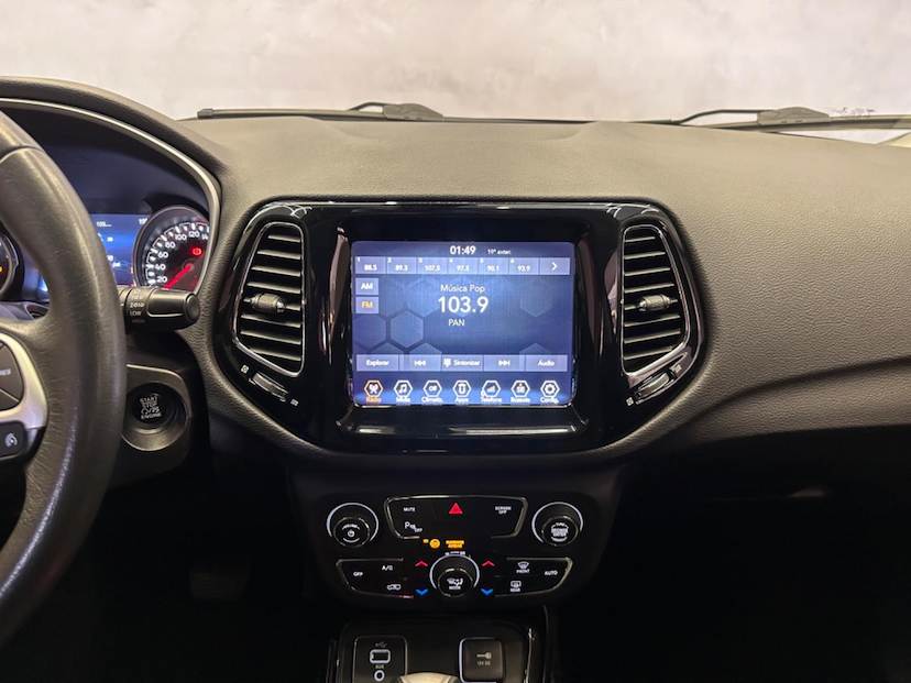 Foto do veículo JEEP COMPASS  LIMITED 2.0 4X2 FLEX 16V AUT 2018 96.248 KM 92.900,00