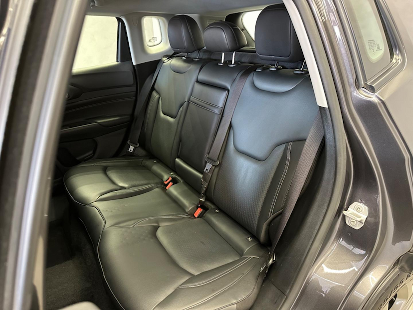 Foto do veículo JEEP COMPASS  LONG TF 2023 15.122 KM 146.900,00