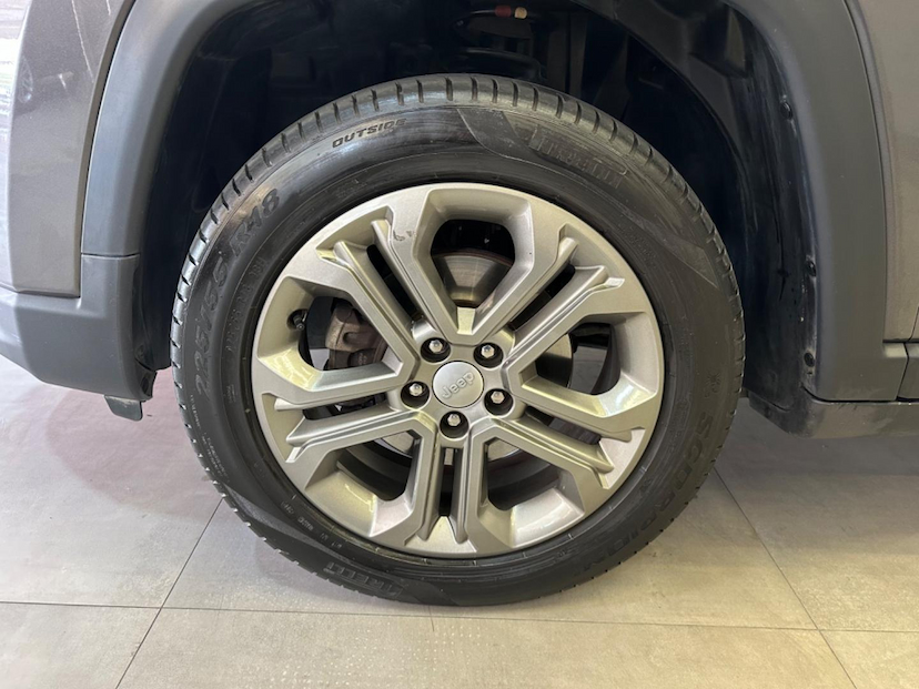 Foto do veículo JEEP COMPASS  LONG TF 2023 15.122 KM 146.900,00