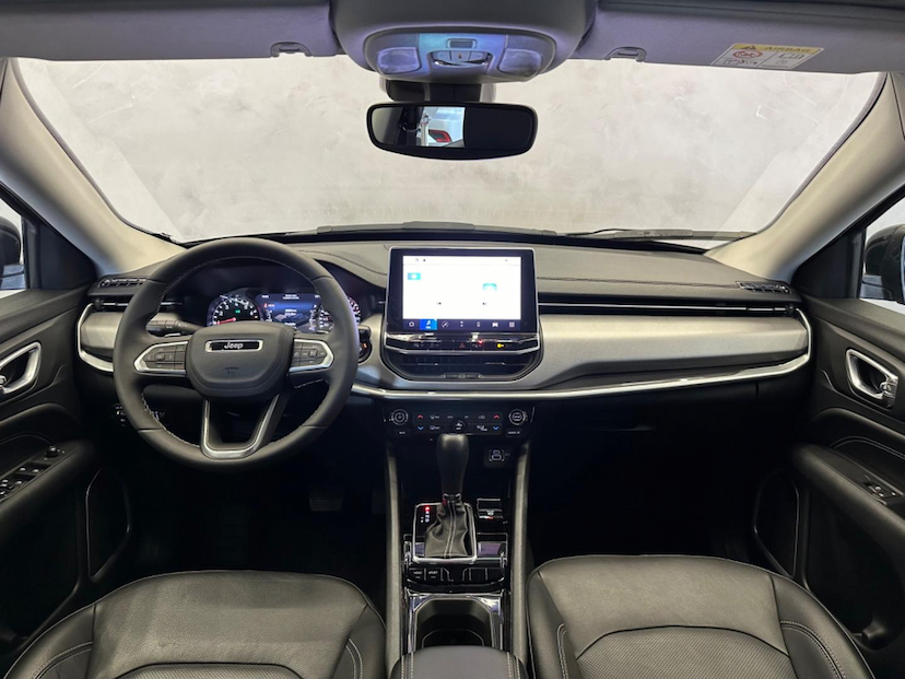 Foto do veículo JEEP COMPASS  LONG TF 2023 15.122 KM 146.900,00