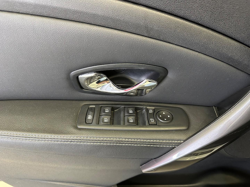 Foto do veículo RENAULT FLUENCE  DYN PL 2016 102.548 KM 54.900,00