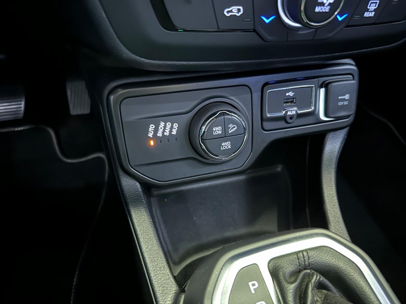 Foto do veículo JEEP RENEGADE  LNGTD AT D 2020 24.963 KM 108.900,00