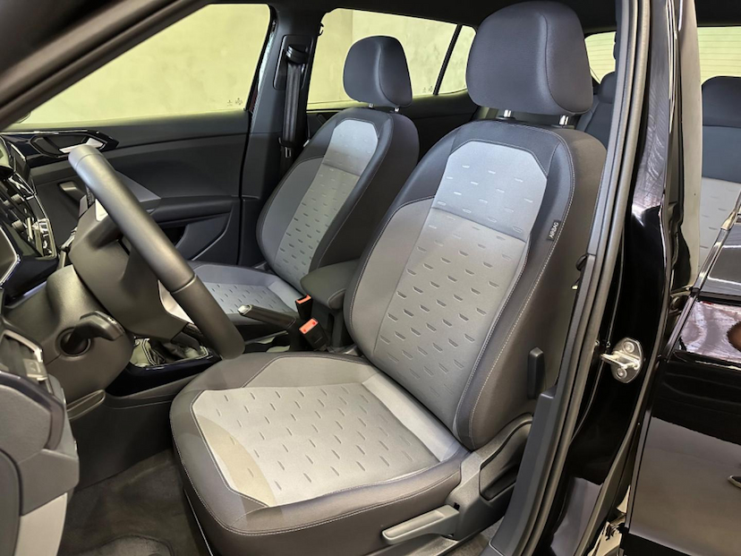 Foto do veículo VOLKSWAGEN T-CROSS T CROSS CL TSI AD 2023 21.695 KM 115.900,00