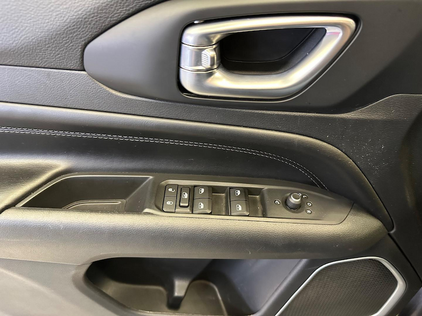 Foto do veículo JEEP COMPASS  LONG TF 2022 88.563 KM 119.900,00