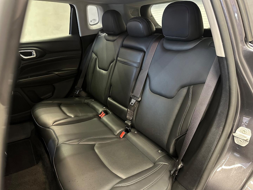 Foto do veículo JEEP COMPASS  LONG TF 2022 88.563 KM 119.900,00