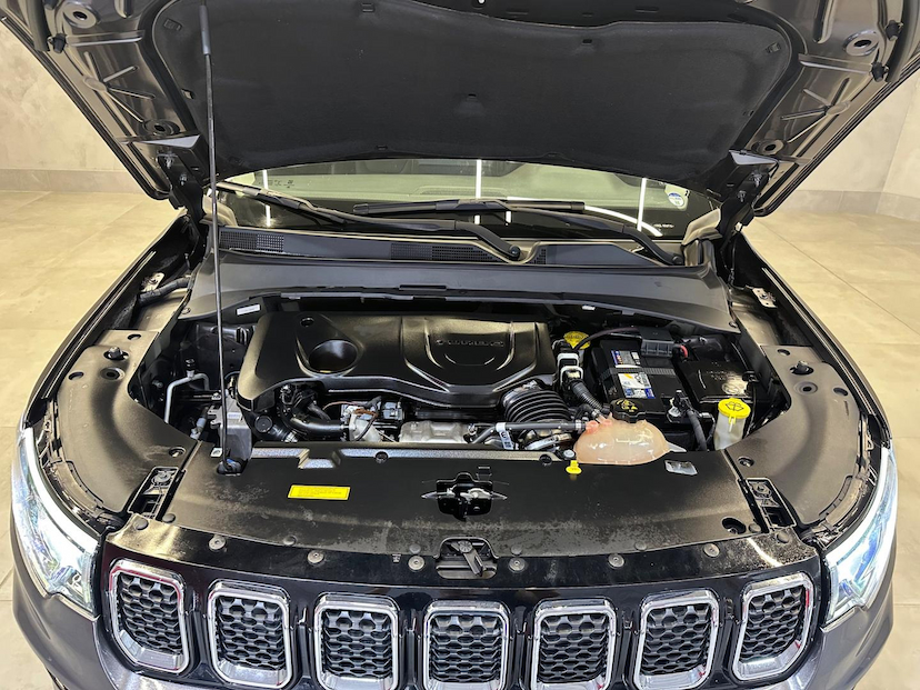 Foto do veículo JEEP COMPASS  LONG TF 2022 88.563 KM 119.900,00