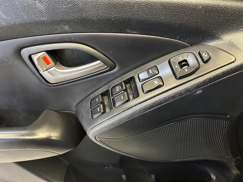 Foto do veículo HYUNDAI IX35 IX 35 B 2015 53.331 KM 76.900,00