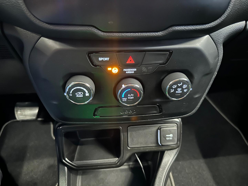 Foto do veículo JEEP RENEGADE  2021 44.851 KM 82.900,00