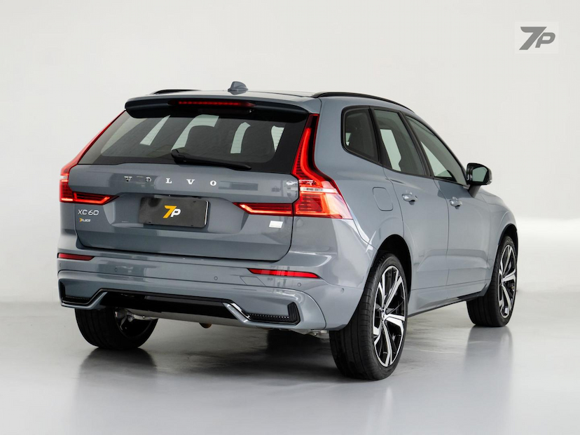 Foto do veículo VOLVO XC60  T8 R-DESIGN 2022 36.450 KM 305.000,00