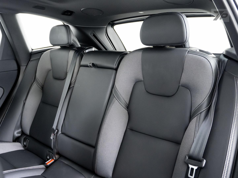 Foto do veículo VOLVO XC60  T8 R-DESIGN 2022 36.450 KM 305.000,00