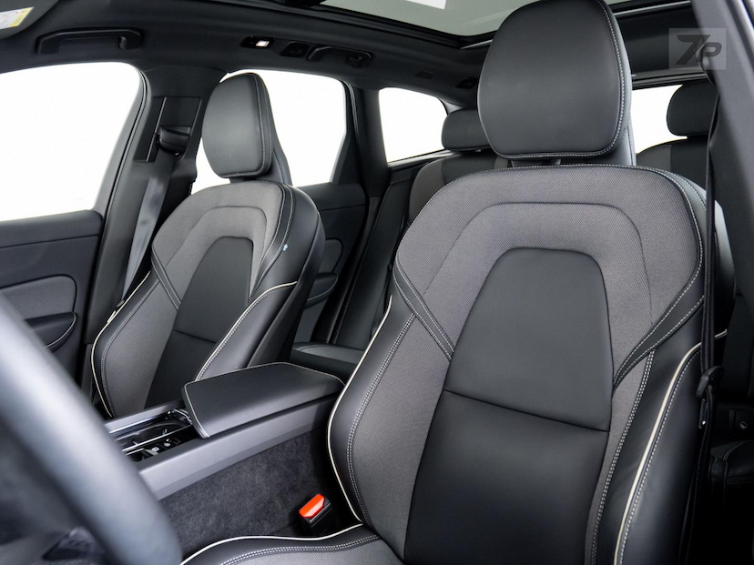 Foto do veículo VOLVO XC60  T8 R-DESIGN 2022 36.450 KM 305.000,00