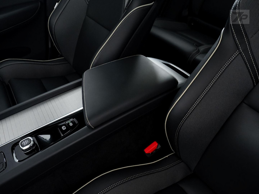 Foto do veículo VOLVO XC60  T8 R-DESIGN 2022 36.450 KM 305.000,00
