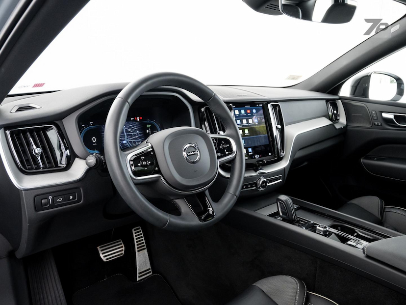 Foto do veículo VOLVO XC60  T8 R-DESIGN 2022 36.450 KM 305.000,00