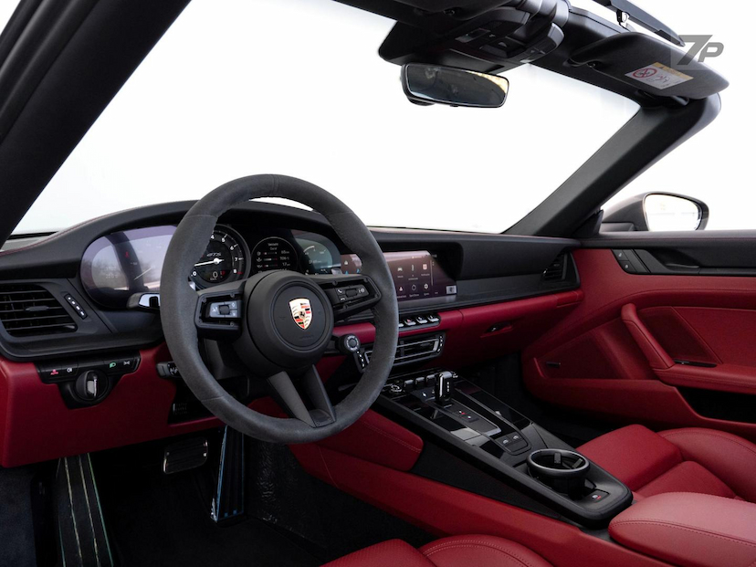 Foto do veículo PORSCHE 911  TARGA 4GTS 2024 441 KM 1.368.500,00