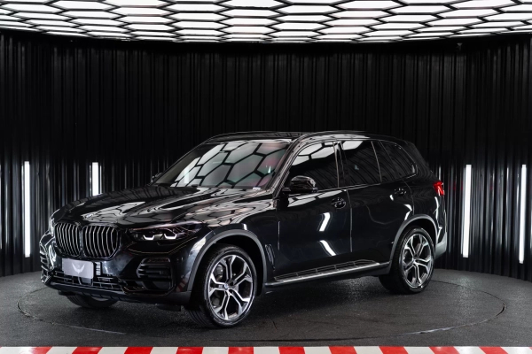 Foto do veículo BMW X5 3.0 4X4 30D I6 TURBO DIESEL 4P AUTOMÁTICO 2019/2020 72.500 KM R$ 339.900,00