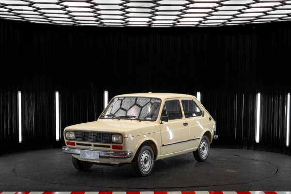 Foto do veículo FIAT 147 1.0 L 8V GASOLINA 2P MANUAL 1979/1980 999.999 KM R$ 99.900,00