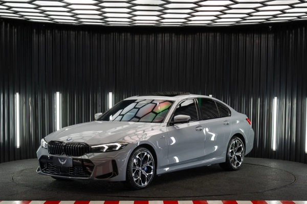 Foto do veículo BMW 330e 2.0 16V TURBO HÍBRIDO M SPORT AUTOMÁTICO 2024/2025 28.000 KM R$ 354.900,00
