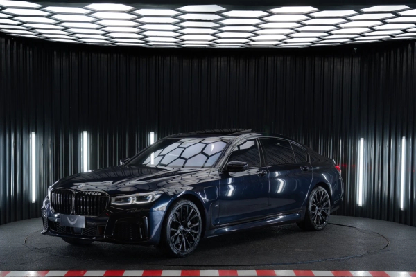 Foto do veículo BMW 745Le 3.0 TWINPOWER HÍBRIDO M SPORT DARK EDITION AUTOMÁTICO 2021/2022 45.000 KM R$ 439.900,00