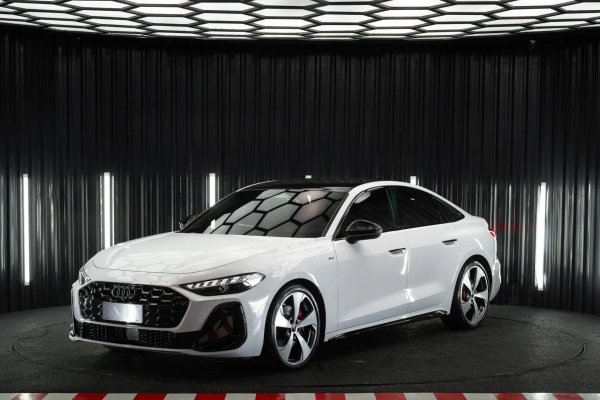 Foto do veículo AUDI A5 2.0 TFSI GASOLINA PERFORMANCE S EDITION QUATTRO S TRONIC 2025/2025 8.280 KM R$ 359.900,00