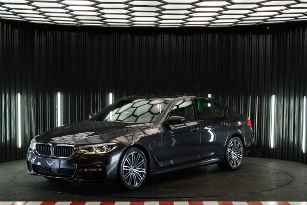 Foto do veículo BMW 540i 3.0 24V TURBO GASOLINA M SPORT AUTOMÁTICO 2017/2018 80.000 KM R$ 229.900,00