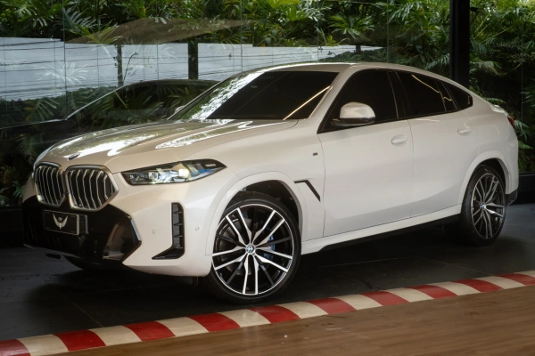 Foto do veículo BMW X6 3.0 TWINPOWER GASOLINA XDRIVE40I M SPORT AUTOMÁTICO 2024/2025 25.000 KM R$ 689.900,00