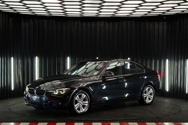 Foto do veículo BMW 320i 2.0 SPORT GP 16V TURBO ACTIVE FLEX 4P AUTOMÁTICO 2017/2018 150.500 KM R$ 119.990,00