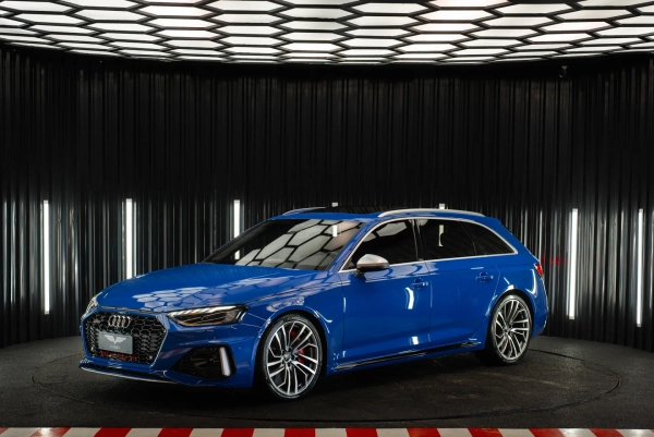 Foto do veículo AUDI RS4 2.9 V6 TFSI GASOLINA AVANT QUATTRO S-TRONIC 2021/2021 15.394 KM R$ 548.900,00