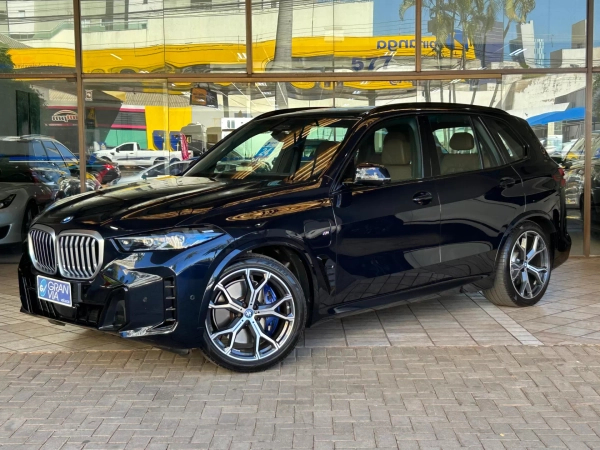 Foto do veículo BMW X5 3.0 I6 TURBO HÍBRIDO XDRIVE50E M SPORT AUTOMÁTICO 2024/2024 25.968 KM R$ 635.000,00