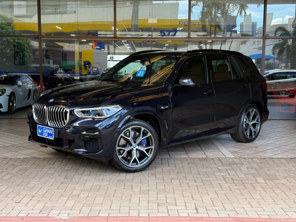 Foto do veículo BMW X5 3.0 I6 TURBO HÍBRIDO XDRIVE45E M SPORT AUTOMÁTICO 2023/2023 62.075 KM R$ 448.000,00