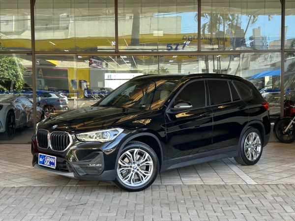 Foto do veículo BMW X1 2.0 16V TURBO ACTIVEFLEX SDRIVE20I GP 4P AUTOMÁTICO 2021/2022 50.735 KM R$ 167.000,00