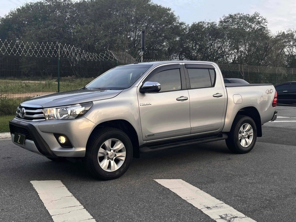 Foto do veículo TOYOTA HILUX 2.8 SRV 4X4 CD 16V DIESEL 4P AUTOMÁTICO 2018/2018 57.437 KM R$ 180.000,00