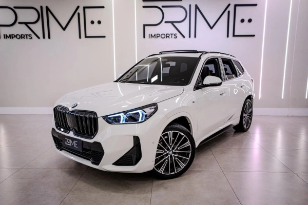 Foto do veículo BMW X1 2.0 16V TURBO GASOLINA SDRIVE20I M SPORT STEPTRONIC 2025/2026 13.900 KM R$ 344.900,00