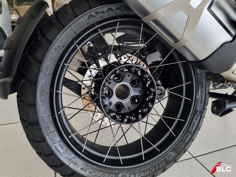 Foto do veículo BMW R 1250 GS PREMIUM TRIPLE BLACK 2023 5.350 KM 96.900,00