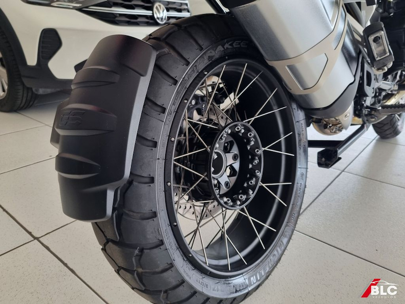 Foto do veículo BMW R 1250 GS PREMIUM TRIPLE BLACK 2023 5.350 KM 96.900,00