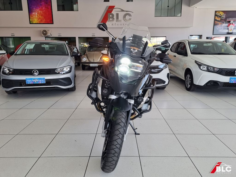 Foto do veículo BMW R 1250 GS PREMIUM TRIPLE BLACK 2023 5.350 KM 96.900,00