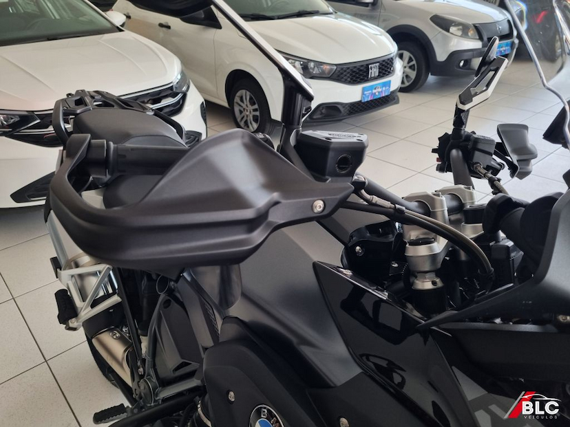 Foto do veículo BMW R 1250 GS PREMIUM TRIPLE BLACK 2023 5.350 KM 96.900,00