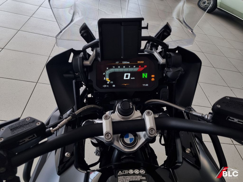 Foto do veículo BMW R 1250 GS PREMIUM TRIPLE BLACK 2023 5.350 KM 96.900,00