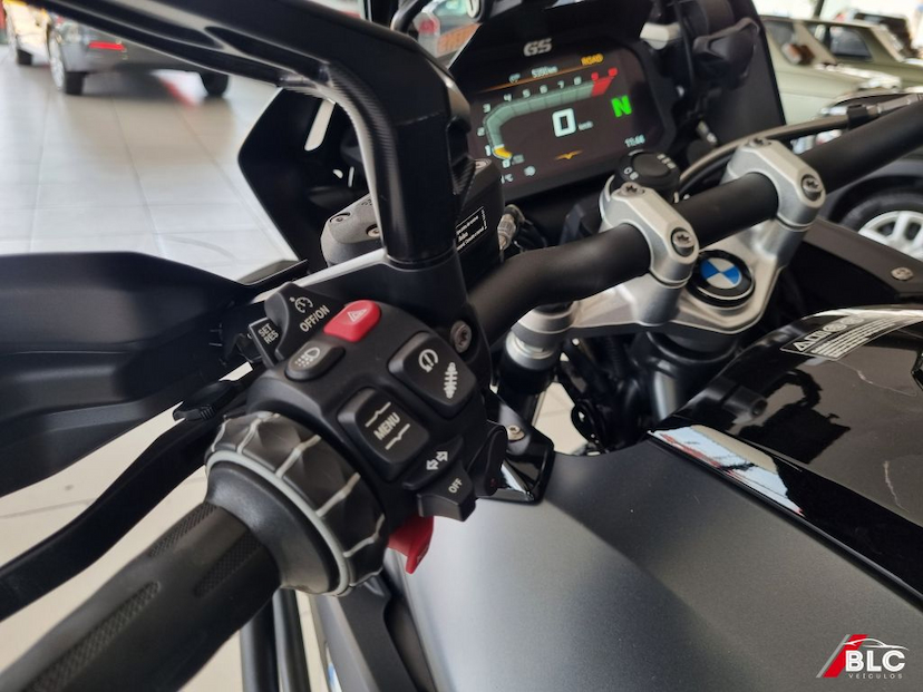 Foto do veículo BMW R 1250 GS PREMIUM TRIPLE BLACK 2023 5.350 KM 96.900,00
